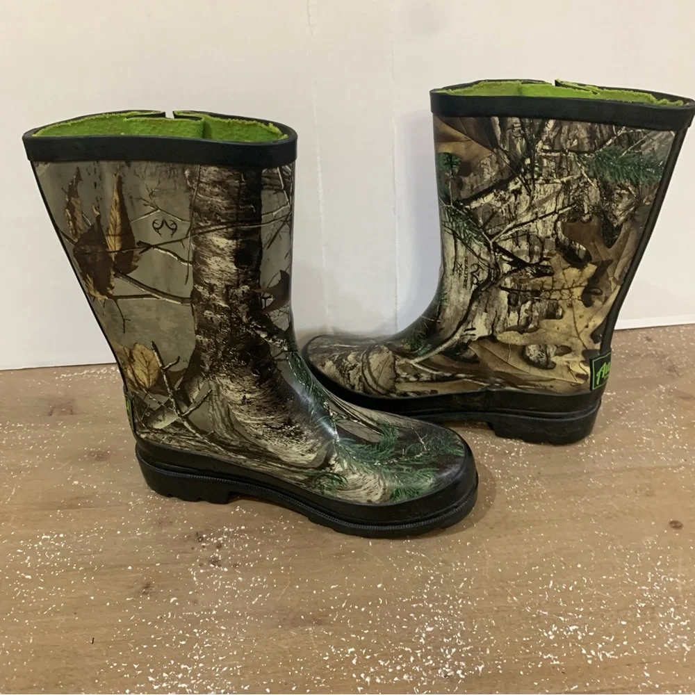 2/$15 Austin Trading Co. Realtree Camouflage Youth Rubber Rain Boots